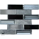 Malla decorativa de vidrio hamilton 30 x 32 3 cm-tiles-ok | Plomería García Rectangular metal and glass backsplash tiles in a staggered brick pattern with brushed and glossy finishes in silver-gray tones.